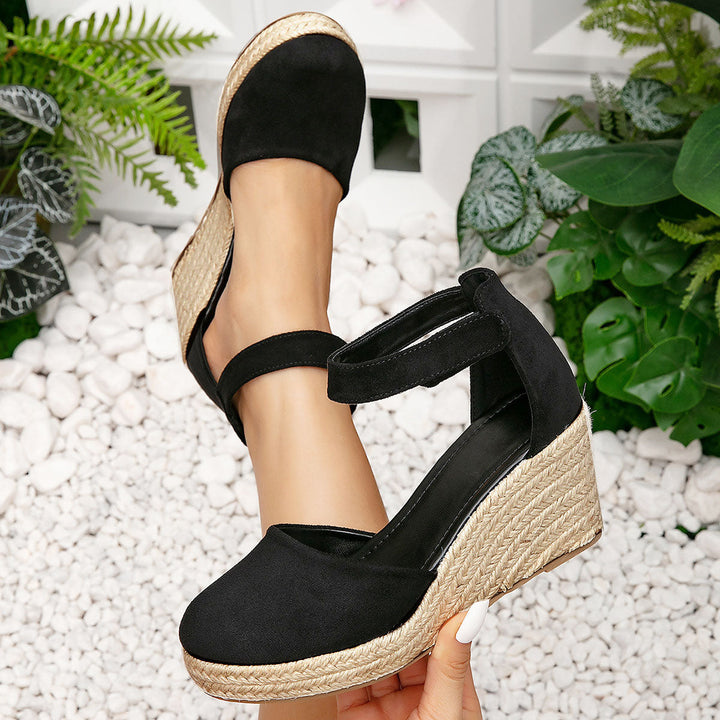 Modieuze dames sandalen met hak en verstelbare enkelband, comfortabele optie voor de zomer.