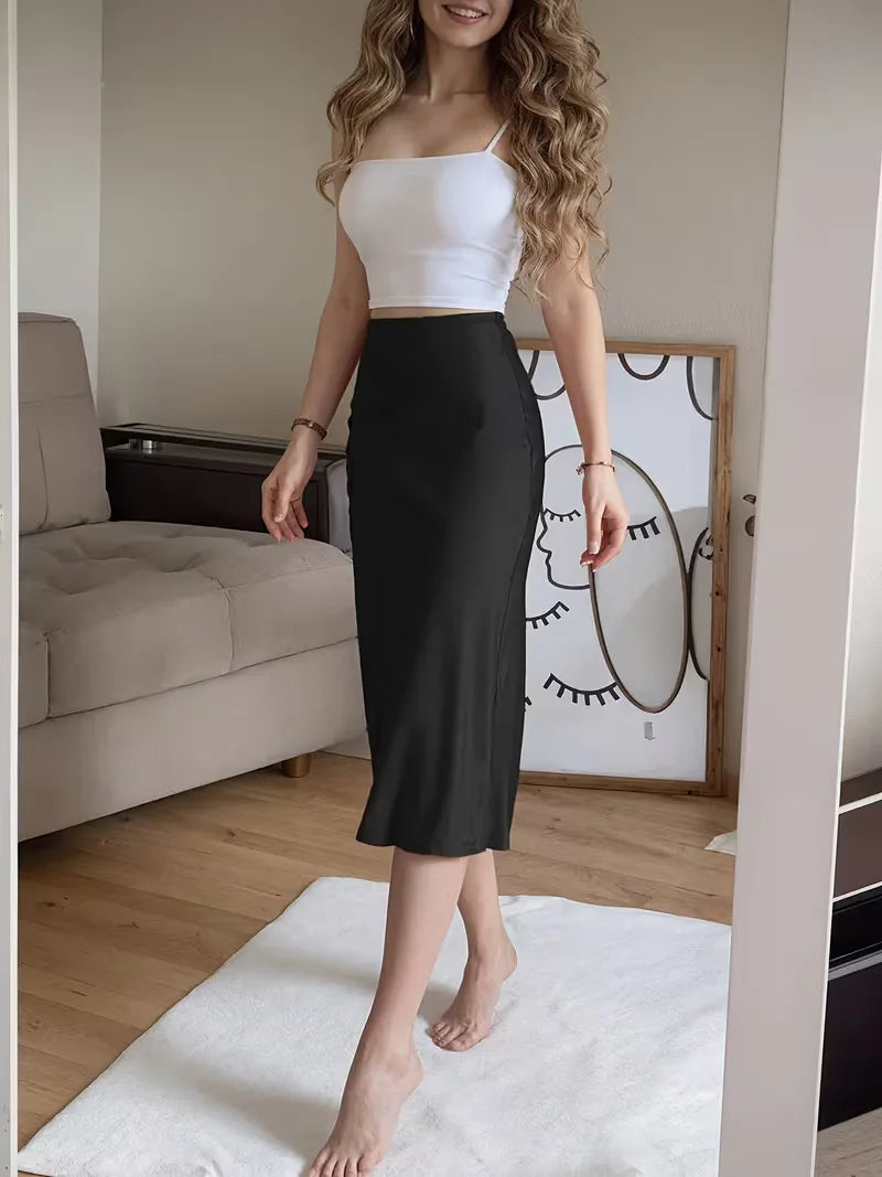 Trendy satijnen midi rok voor dames, hoge split voor extra bewegingsvrijheid in de lente.