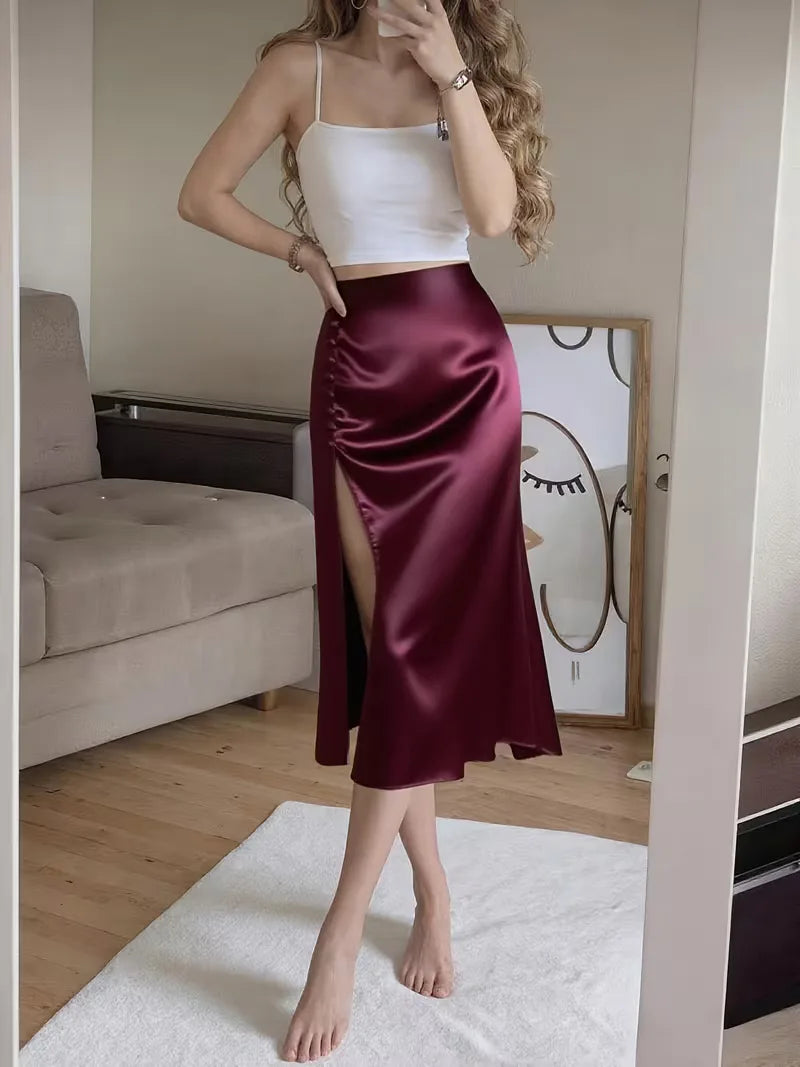 Elegante damesrok van satijn, midi lengte, met hoge split voor een sophisticated look.