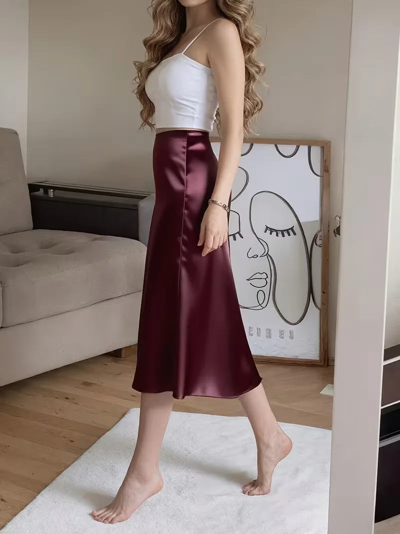 Veelzijdige satijnen midi rok dames, met hoge split en knoopdetails, voor smart casual stijl.