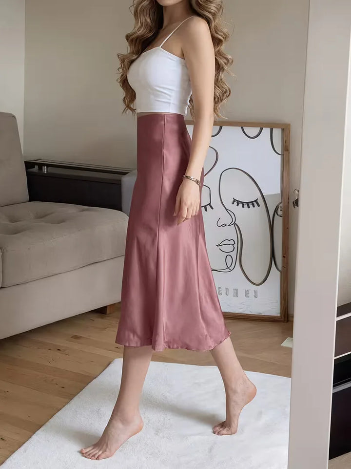 Veelzijdige satijnen midi rok dames, hoge split en knoopdetails, ideaal voor lente.