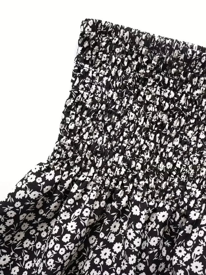 Trendy dames short met bloemendessin, hoge taille en wijde pijpen. Geschikt voor casual gebruik.