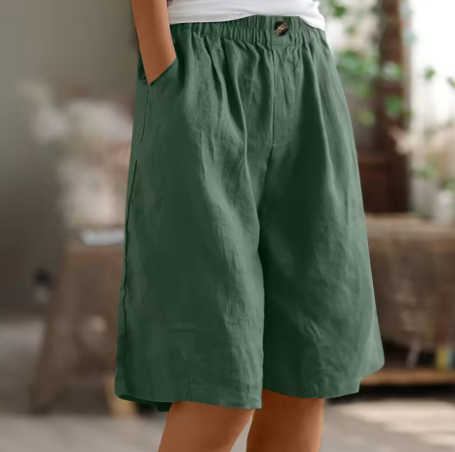 Zijaanzicht dames shorts met elastische taille en zijzakken. Trendy casual mode voor de zomer.