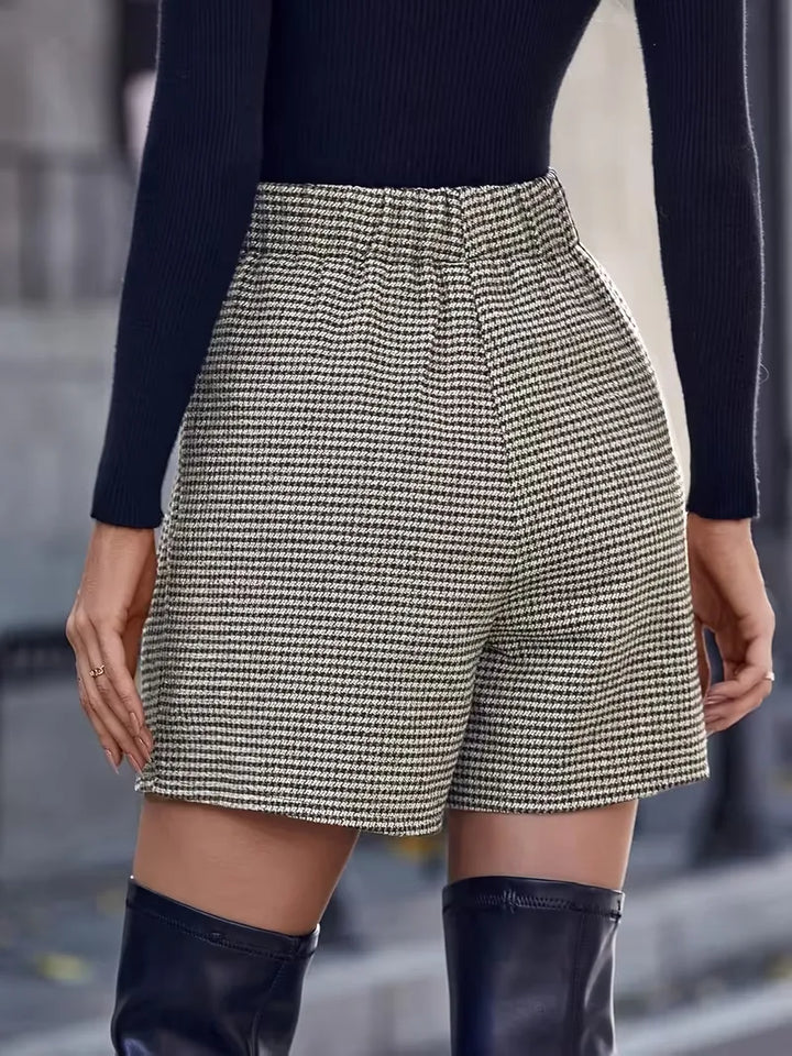 Elegante dames shorts met hoge taille, wijde pijpen en geruit design, voor een flatterende en comfortabele pasvorm.