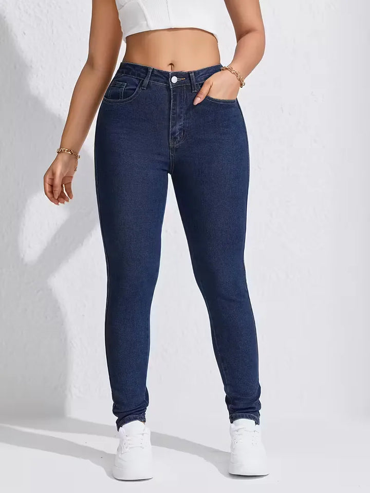 Stijlvolle donkerblauwe dames skinny jeans, hoge taille, perfect voor herfst/winter casual look.