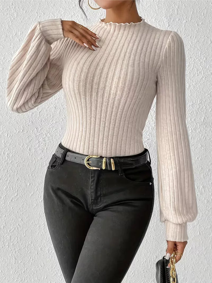 Slim fit lange mouwen bodysuit voor dames met mock hals, geschikt voor zowel herfst als winter.