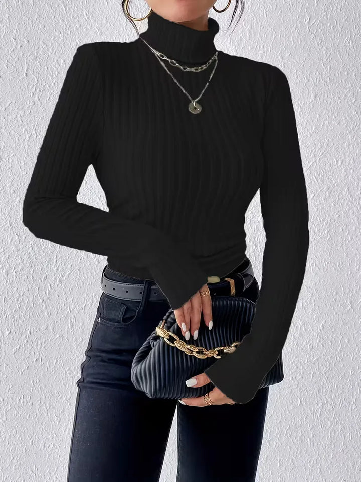 Beige slim fit dames trui, lange mouwen, perfect voor de winter. Comfortabel en modieus.