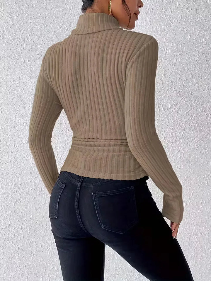 Damesmode: slim fit trui met lange mouwen, ideaal voor een elegante outfit. Tijdloos en modern.