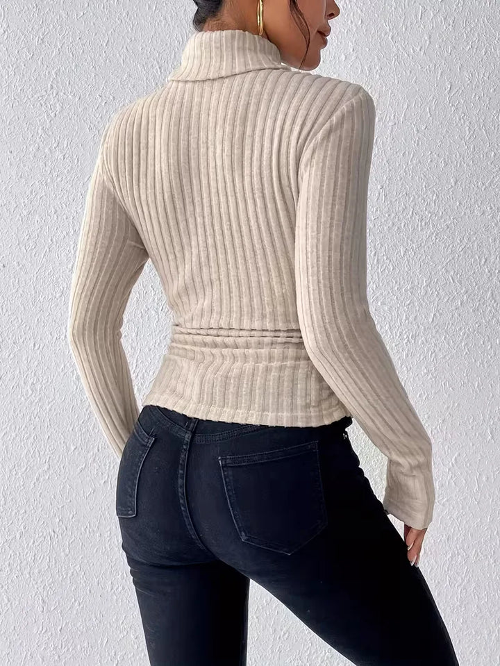 Elegante dames pullover: slim fit coltrui met lange mouwen. Een modieus item voor vrouwen.