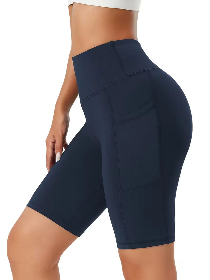 Sportieve dames slim-fit shorts met high waist en zakken, voor buitenactiviteiten.