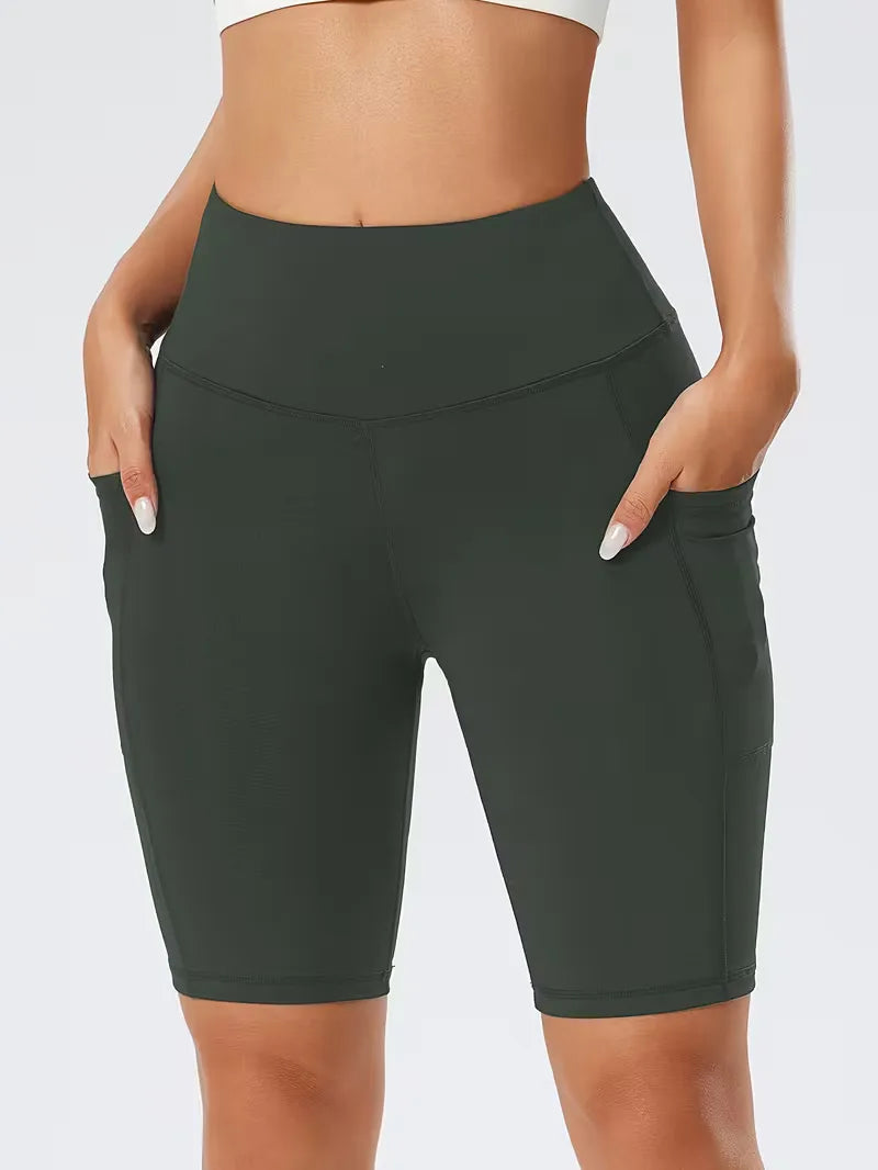 Dames slim-fit high waist shorts, praktisch met zijzakken, voor actieve dames.