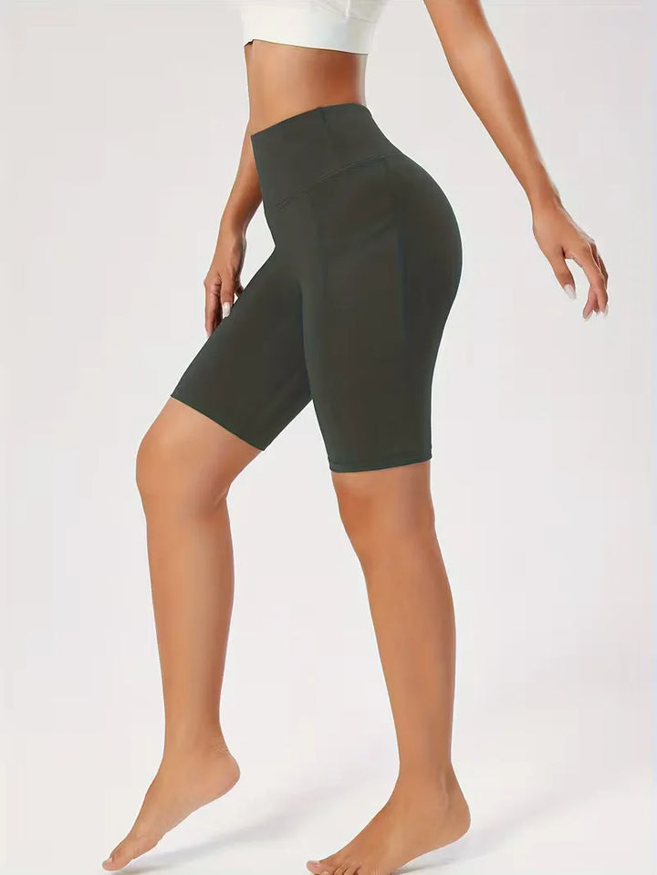 Comfortabele high waist dames shorts, slim fit, met zakken voor actieve levensstijl.
