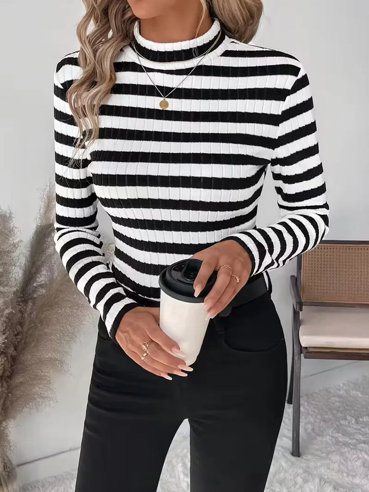 Gestreept dames longsleeve shirt met col en slim fit, ideaal voor een casual of smart-casual outfit.