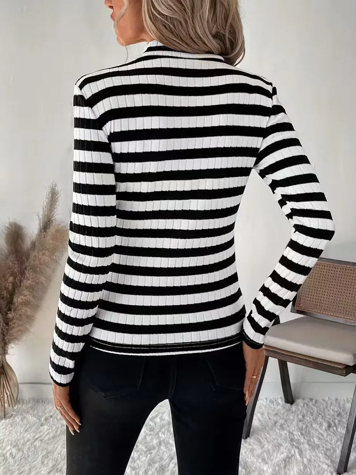 Comfortabele dames longsleeve met elegante colhals en slim fit, een veelzijdige top voor elke gelegenheid.