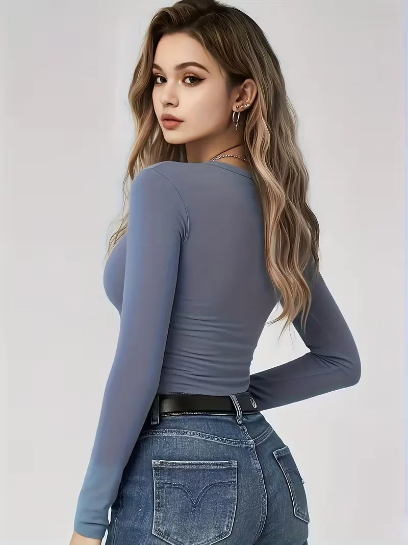 Basic dames slim fit longsleeve T-shirt. Essentieel, comfortabel en perfect voor vrouwenkleding.