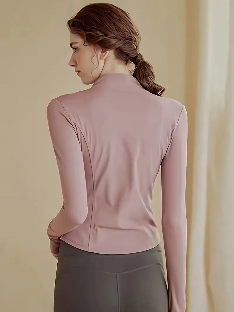 Detail duimgaten op dames slim fit trackjacket, optimale warmte & comfort tijdens sport.