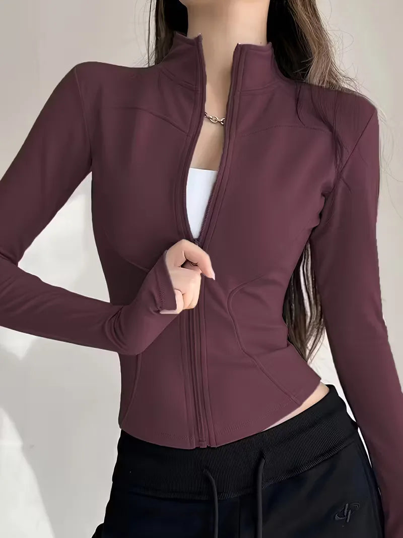 Elegante dames slim fit trackjacket, sportief chic, met praktische duimgaten aan mouwen.