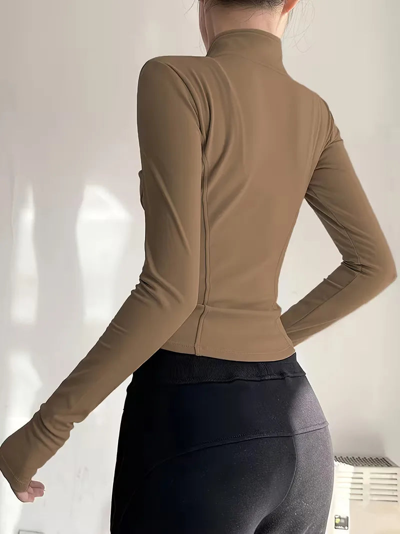 Sportieve dames slim fit trackjacket met duimgaten, opstaande kraag en lange mouwen.
