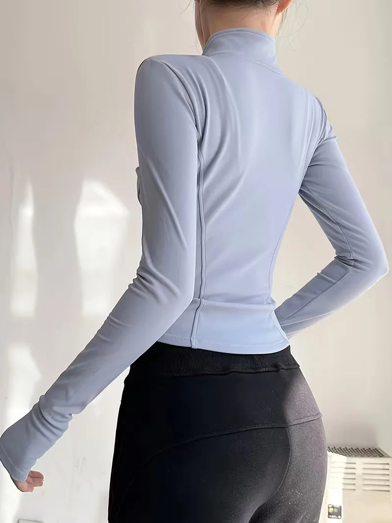 Comfortabele dames sportjack met duimgaten, slim fit pasvorm, voor fitness en vrije tijd.