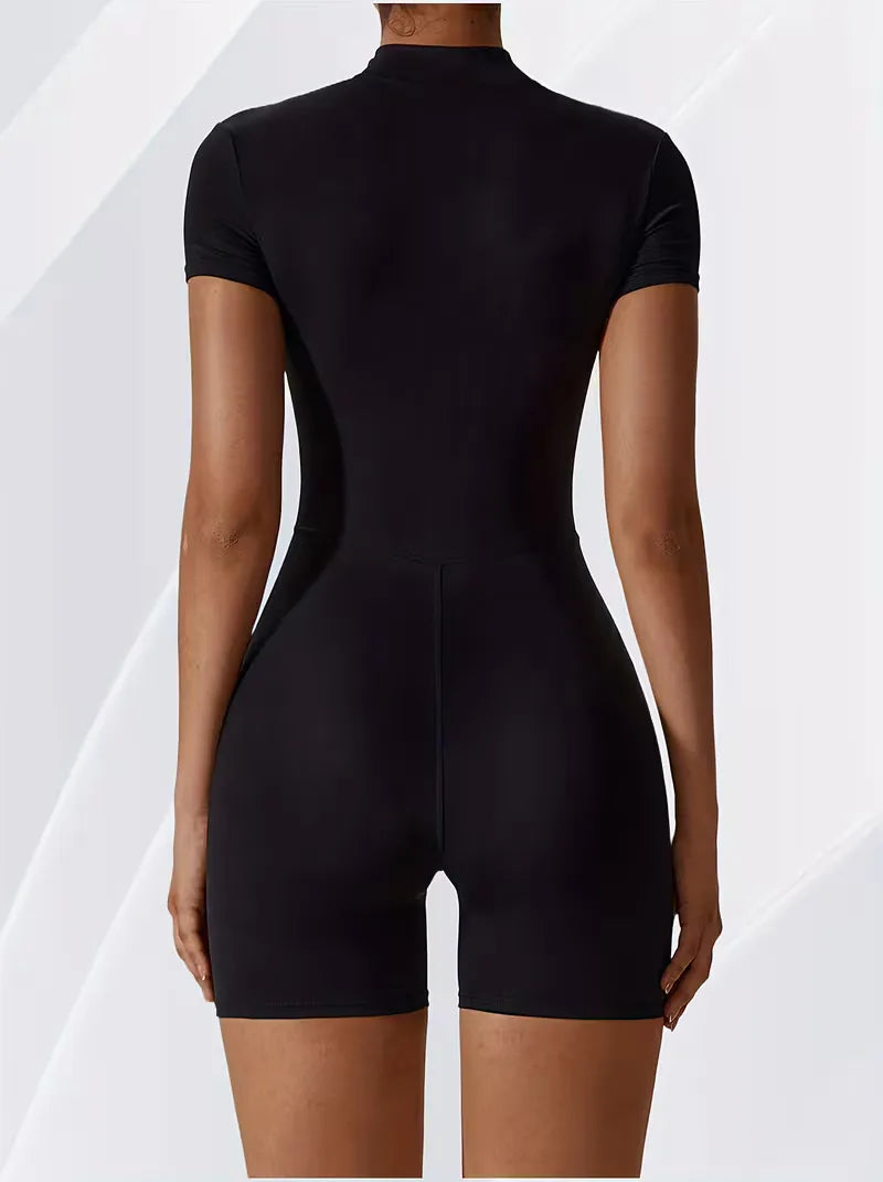 Slanke pasvorm dames bodysuit, korte mouwen, ideaal voor zomerse outfits en training.
