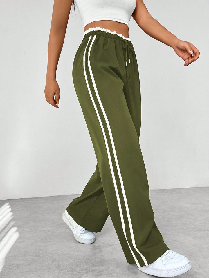 Dames wide-leg broek met sportieve strepen; trendy, comfortabel en een must-have voor elke garderobe.