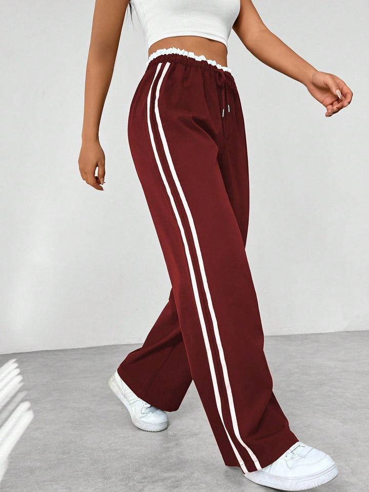 Modieuze dames wide-leg broek met strepen, voor een comfortabele en sportieve casual stijl.