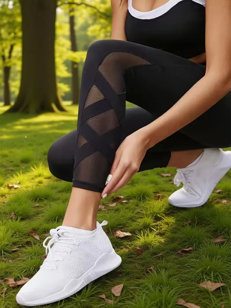 Dames sportlegging met mesh panelen en hoge taille, ideaal voor fitness & hardlopen. Comfortabele activewear.
