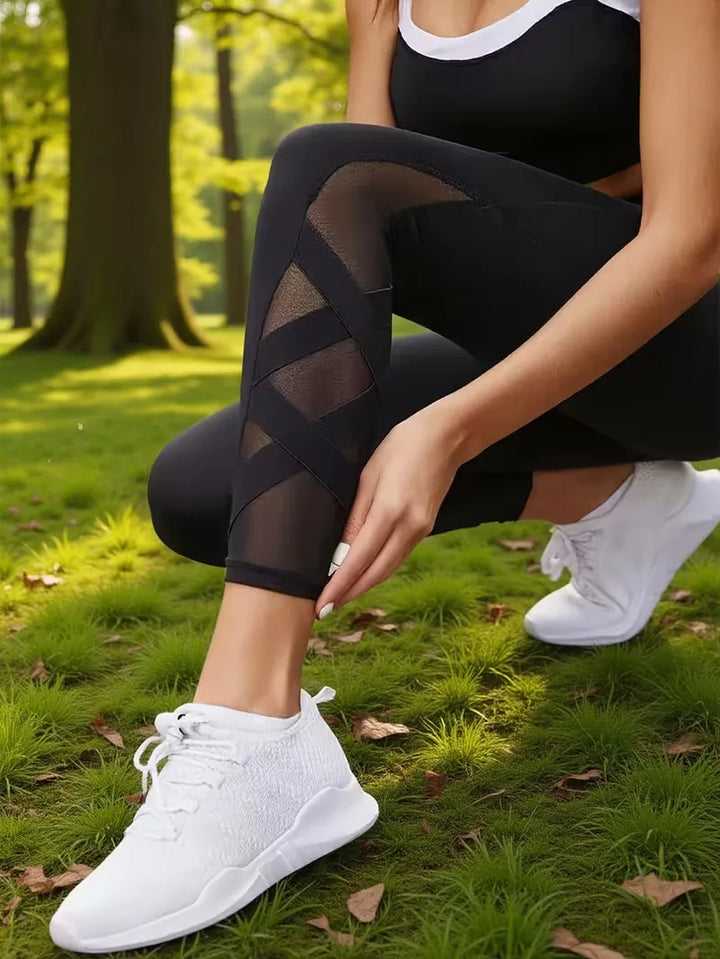 Dames sportlegging met mesh panelen en hoge taille, ideaal voor fitness & hardlopen. Comfortabele activewear.