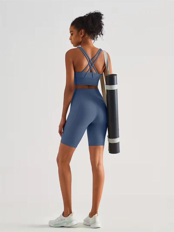 Blauwe dames sportshort, hoge taille, comfortabel en veelzijdig voor sport.
