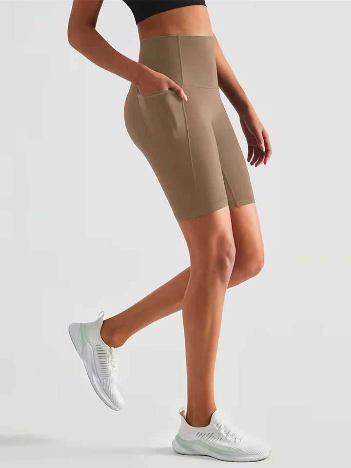 Comfortabele dames sportshort met zijzak, hoge taille voor optimale pasvorm.