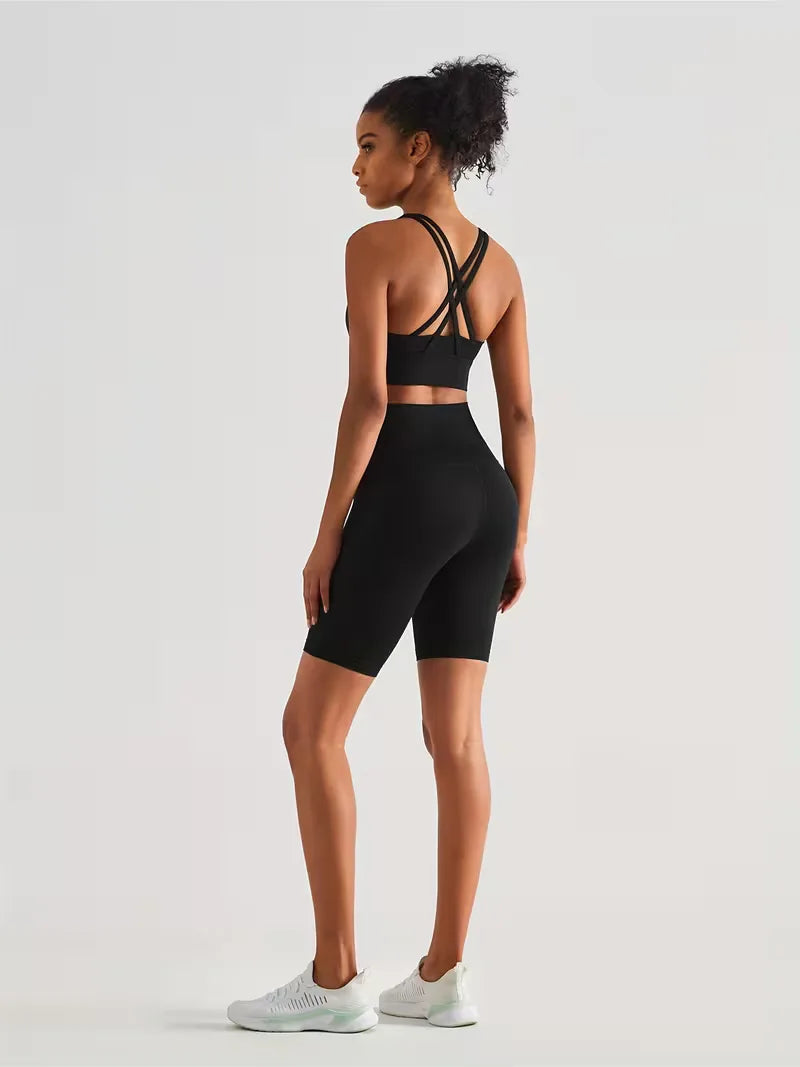 Zwarte sportshort dames, hoge taille & slim fit, perfect voor trainingen.
