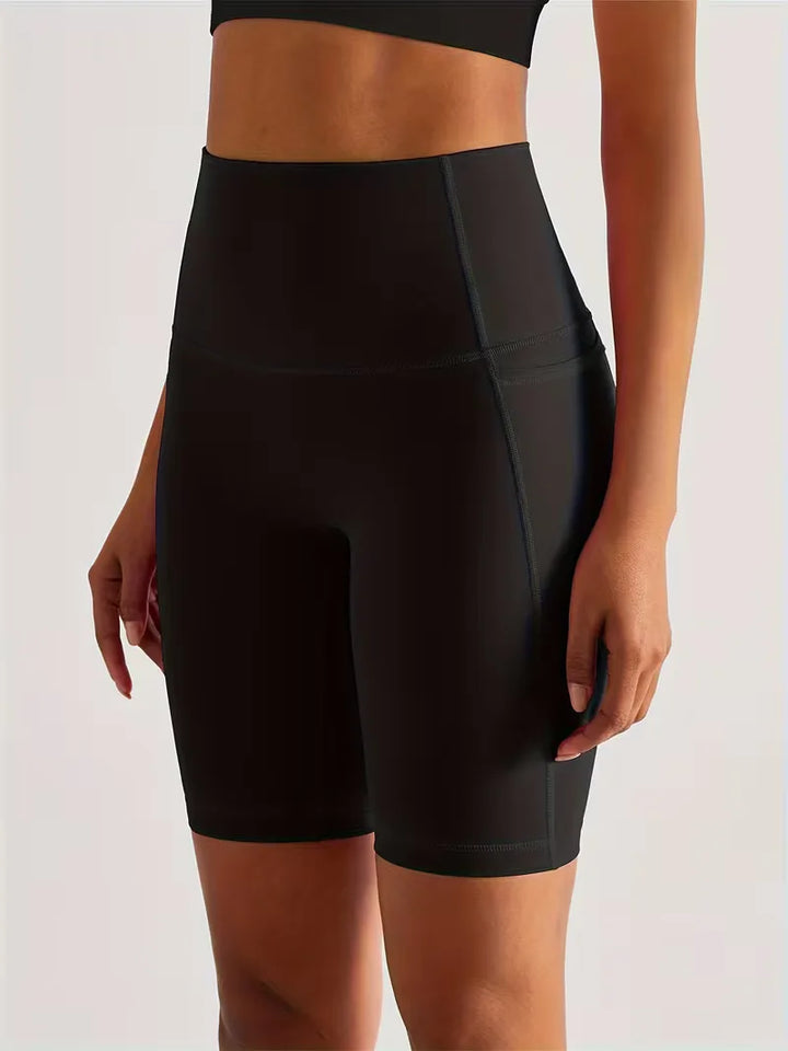 Blauwe fitness short dames, comfortabel en ademend, met praktische zijzak.