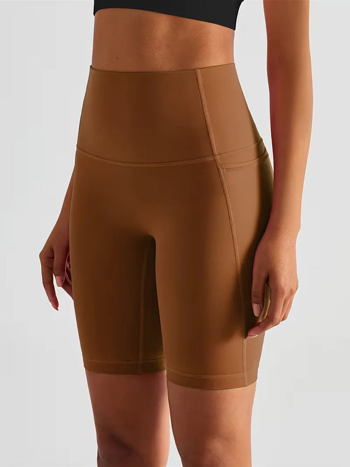 Roze dames sportshort, slim fit, hoge taille, perfect voor workouts.