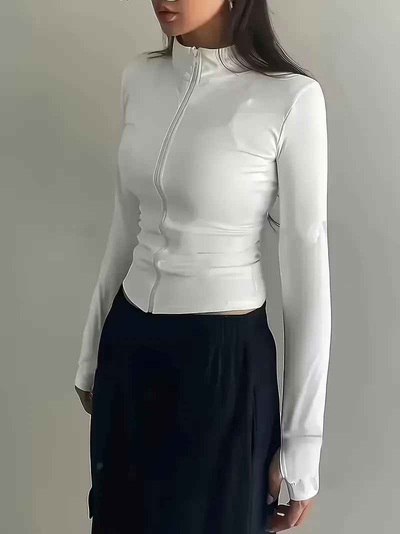 Elegante slim fit dames sporttop met lange mouwen, perfect voor actieve levensstijl.