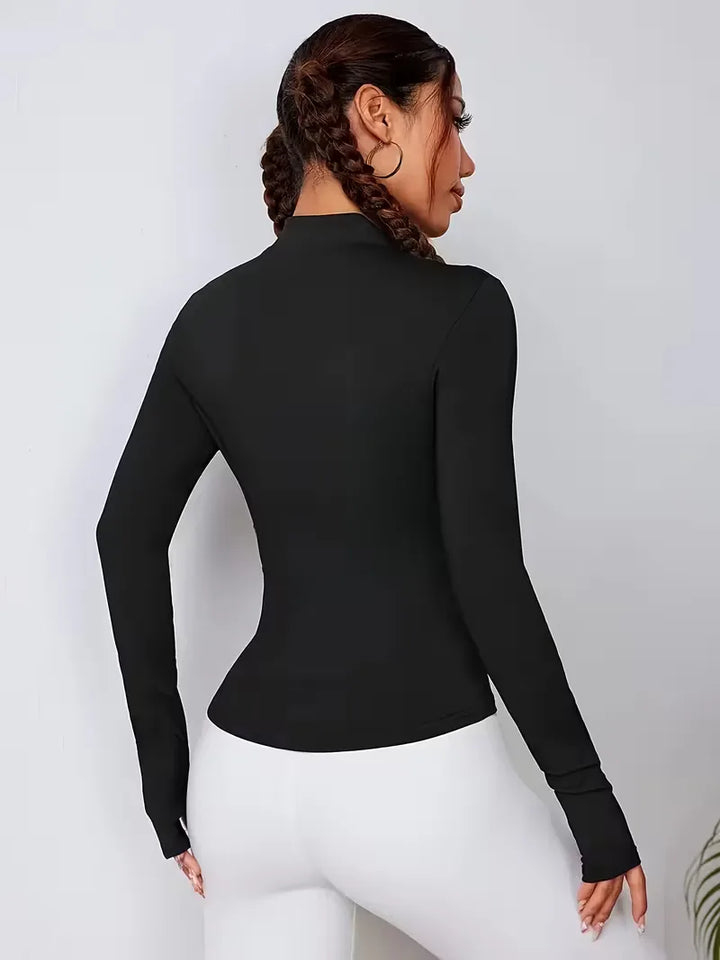 Slim fit dames sportkleding met lange mouwen, perfect voor herfst en lente trainingen.