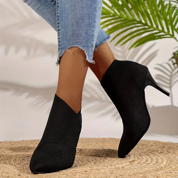Dames stiletto enkellaarsjes met hoge hak & puntige neus. Elegante damesmode voor formele avonden.