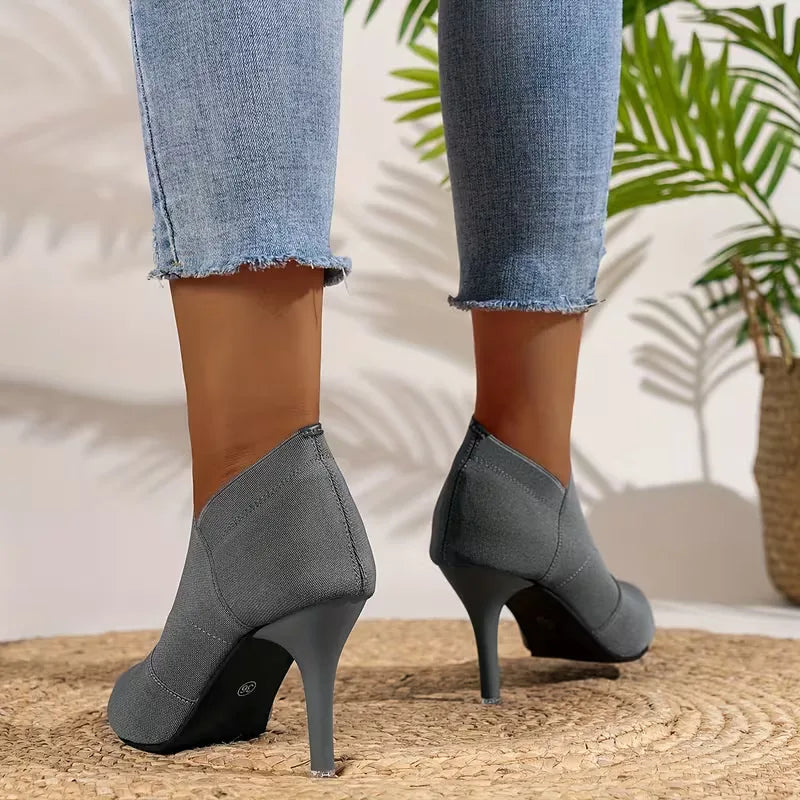 Stijlvolle winter stiletto enkellaarsjes dames. Hoge hak, puntige neus, perfect voor een chique look.