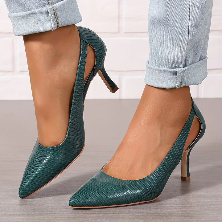 Klassieke dames stiletto's met puntige neus, cut-out design en modieuze hoge hak.
