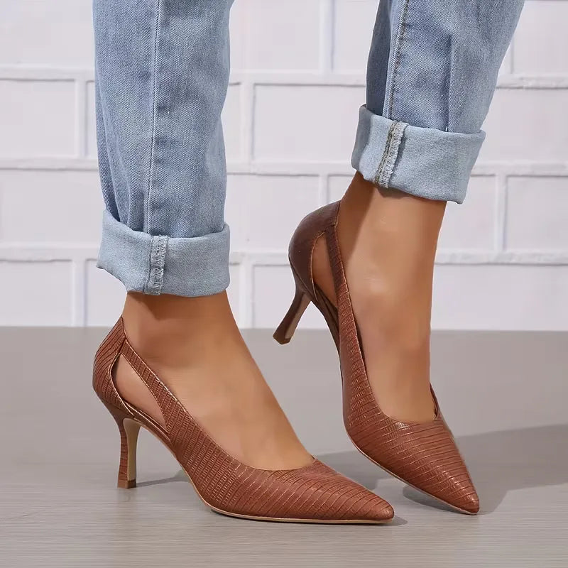 Modieuze slip-on stiletto's met uniek cut-out patroon en elegante puntige neus, hoge hakken.