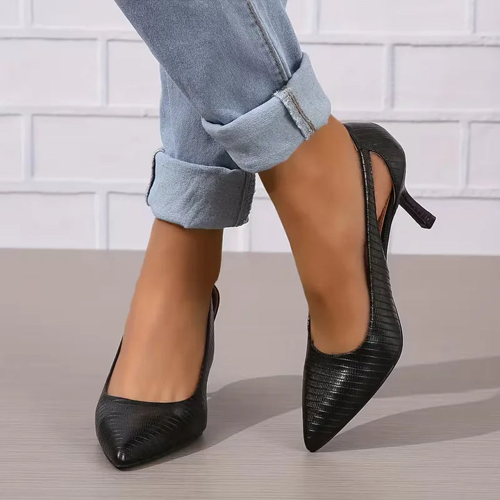 Dames stiletto's met verleidelijke cut-outs, puntige neus en hoge hakken voor formele events.