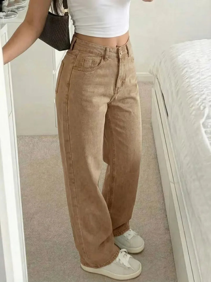 Deze dames straight jeans met mid-rise is een veelzijdige keuze voor diverse gelegenheden.