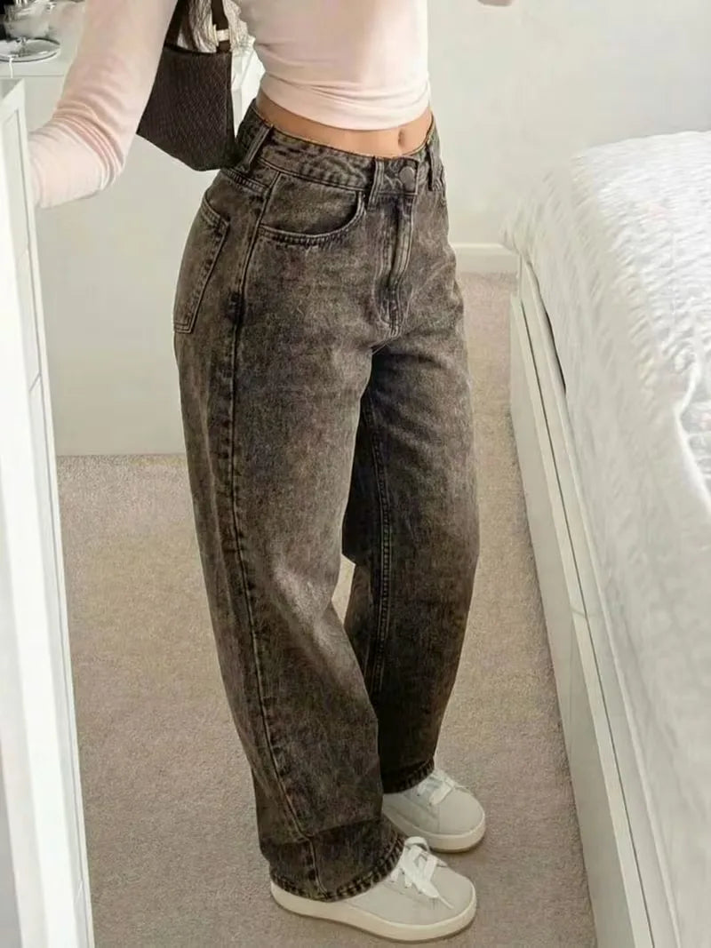 Stijlvolle dames straight jeans, mid-rise. Combineer met sneakers voor een relaxte vibe.