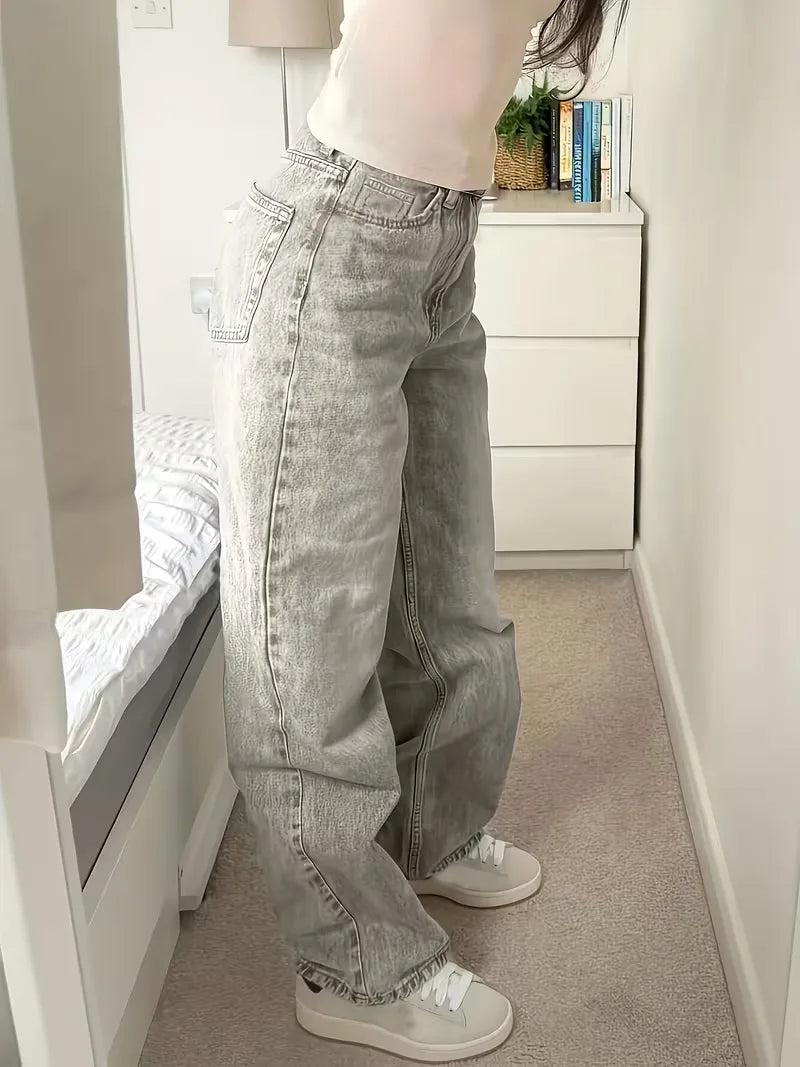 Comfortabele dames straight jeans. Deze mid-rise broek is perfect voor alledaags plezier.