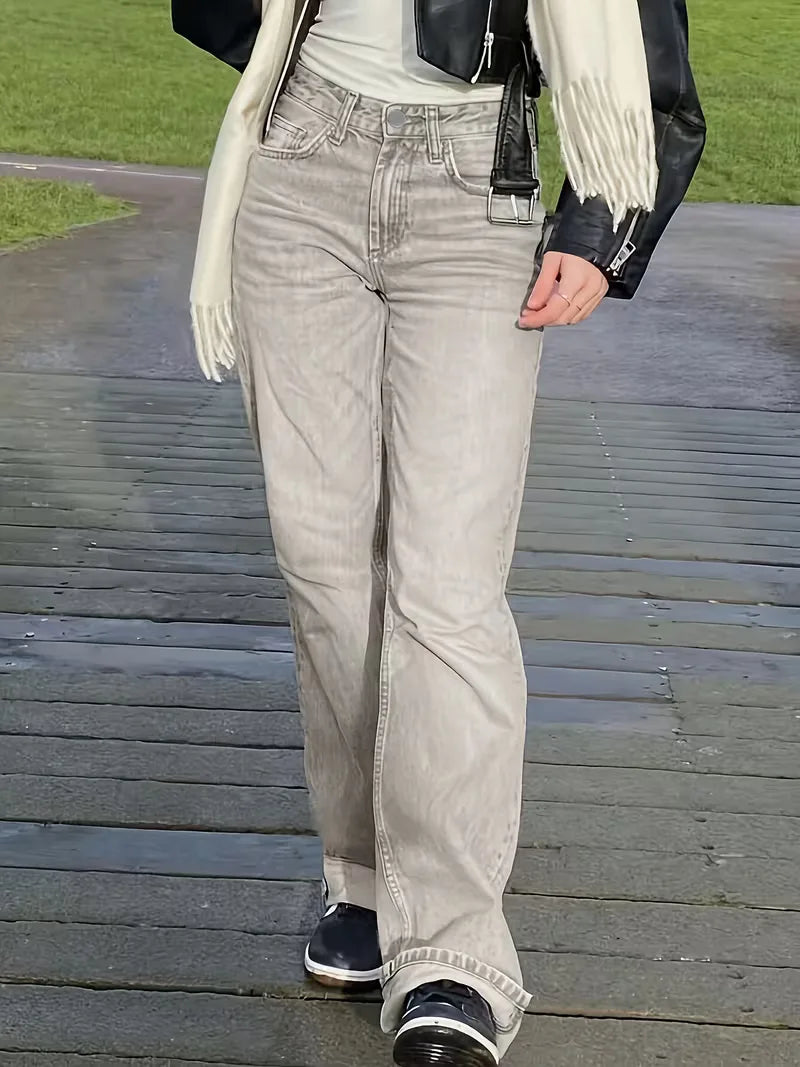 Trendy dames straight jeans, mid-rise. Combineer met je favoriete tops voor een casual look.