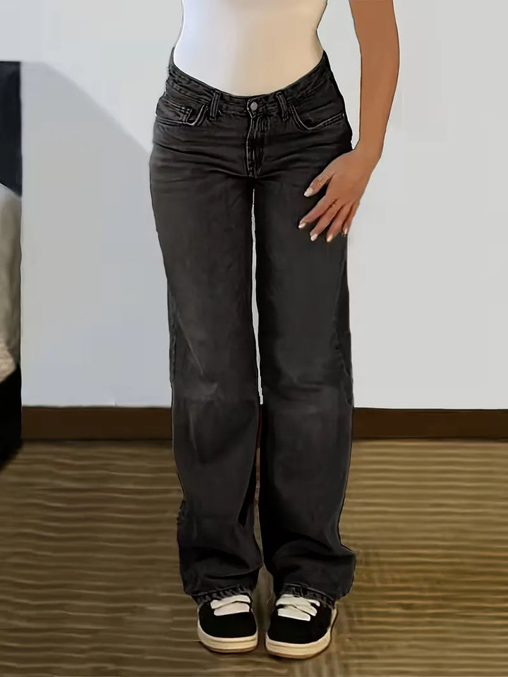 Mid-rise straight jeans voor dames, ideaal voor een relaxte maar stijlvolle outfit.