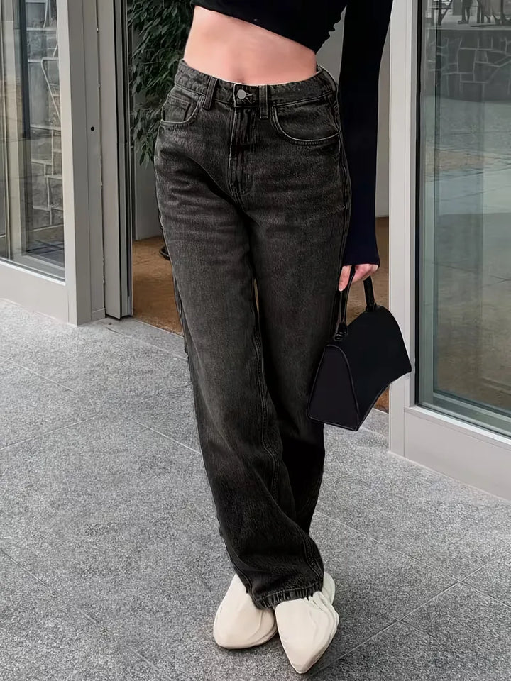 Alledaagse dames straight jeans in een comfortabele mid-rise pasvorm. Geschikt voor elk seizoen.