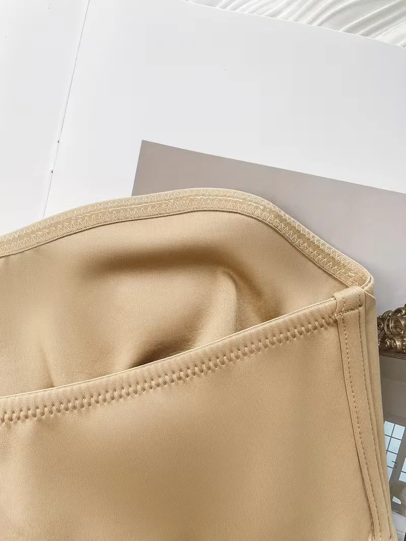 Naadloze, antislip strapless push-up bh in zwart, met voorsluiting voor optimaal gemak.