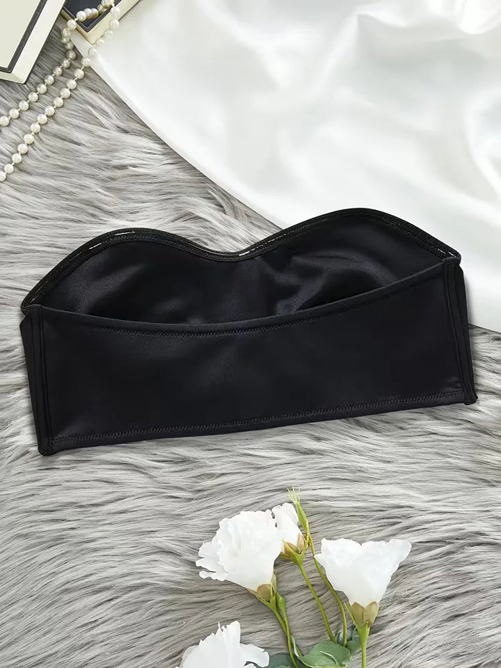 Stijlvolle zwarte dames bh, strapless met push-up en voorsluiting voor naadloze look.