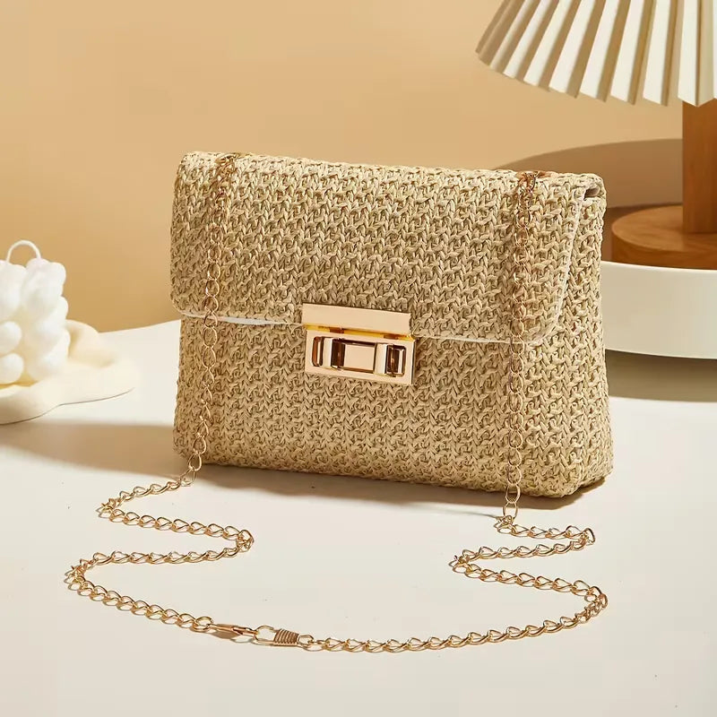 Stijlvolle beige gevlochten stro schoudertas voor dames, perfect voor strand of vakantie.