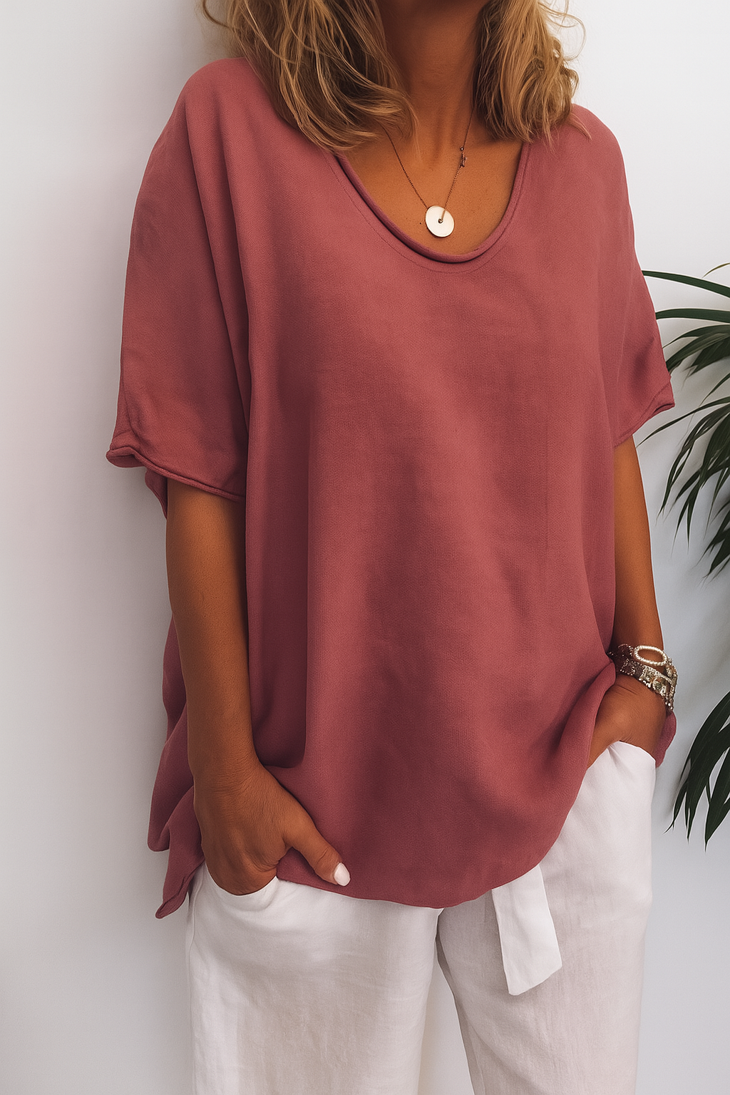 Elegant dames t-shirt in relaxed fit met ronde hals, korte mouwen. Veelzijdige basiskleding voor vrouwen.